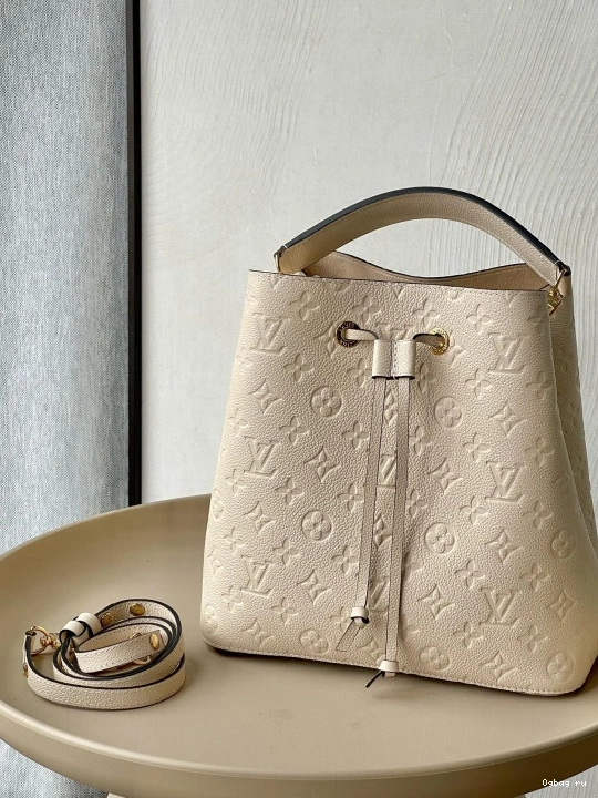 LOUIS VUITTON NÉONOÉ MM 0707